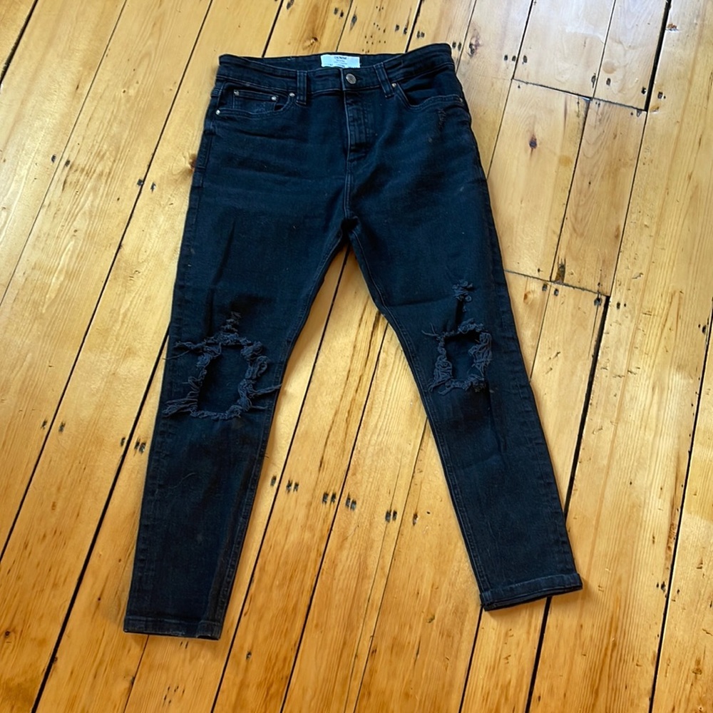 Men’s ripped black jeans